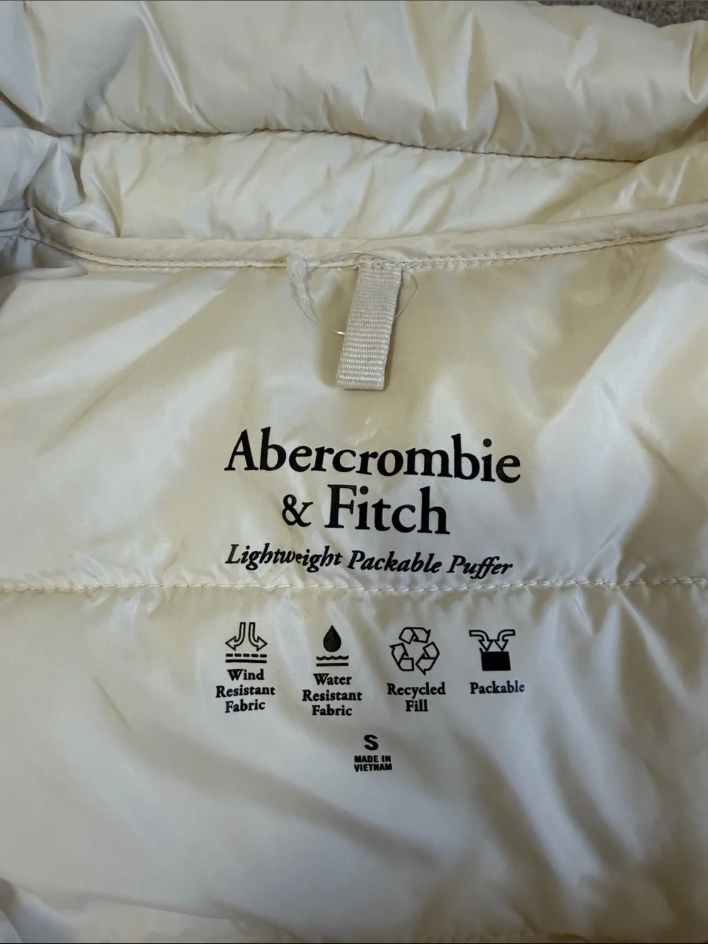 Abercrombie & Fitch Women's Light Cream Quilted Hooded Puffer Jacket